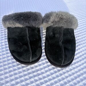 Authentic UGG Scuffette slipper in Black suede with gray shearling